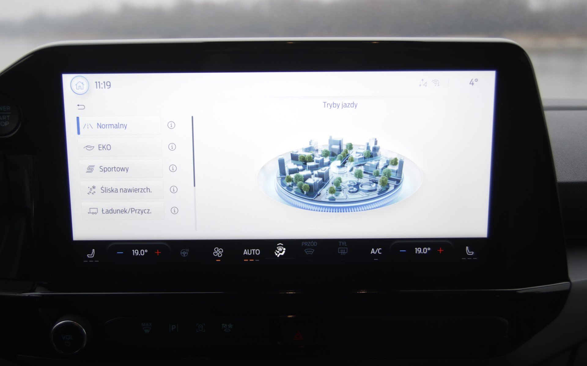 Ford Tourneo Custom - multimedia