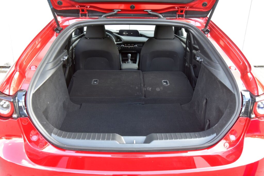 Mazda 3 IV bagażnik