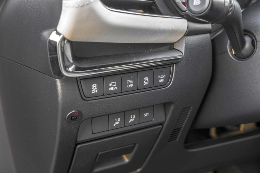Mazda 3 IV panel przycisków