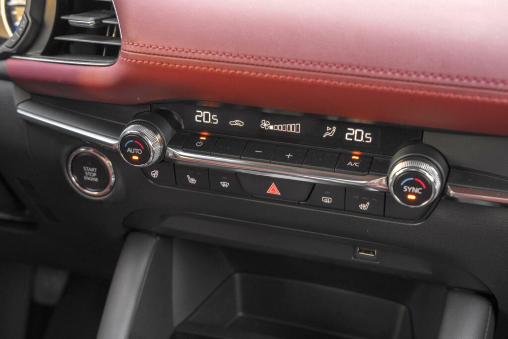 Mazda 3 IV panel klimatyzacji