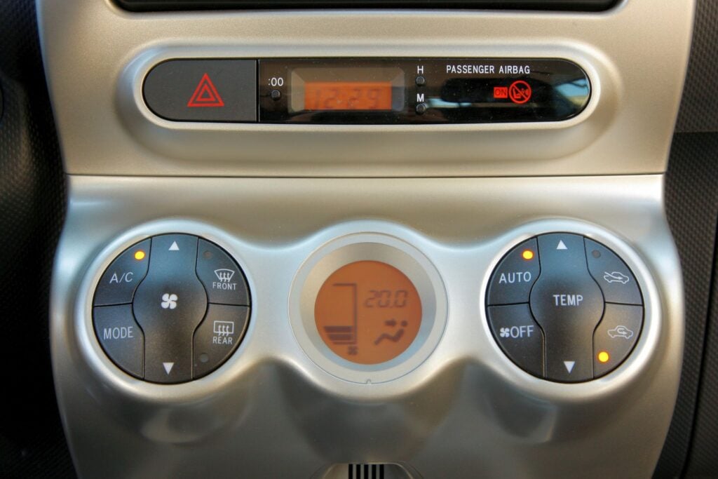 Toyota Urban Cruiser panel klimatyzacji