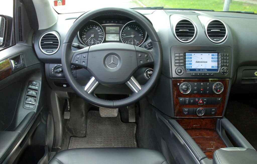Mercedes ML W164 deska rozdzielcza