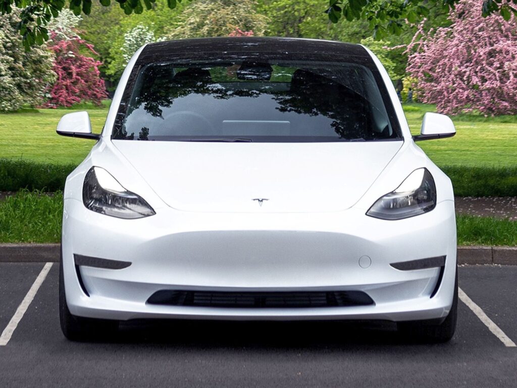 Tesla Model 3 przód