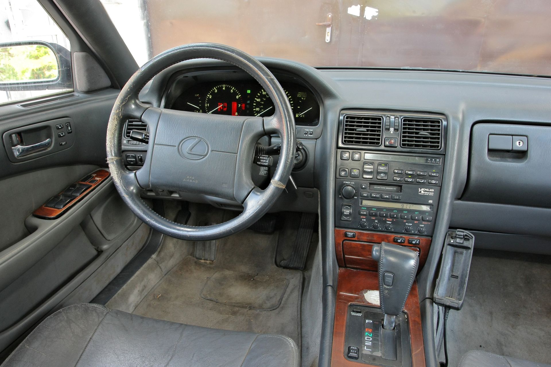 Lexus LS 400 - deska rozdzielcza