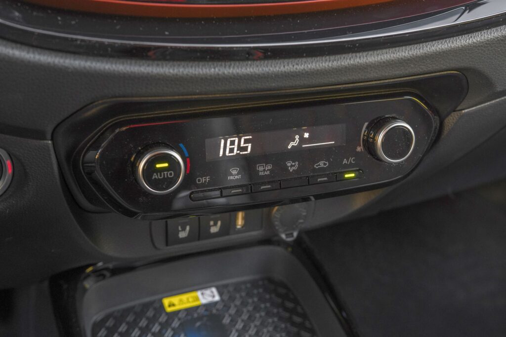 Toyota Aygo X panel klimatyzacji