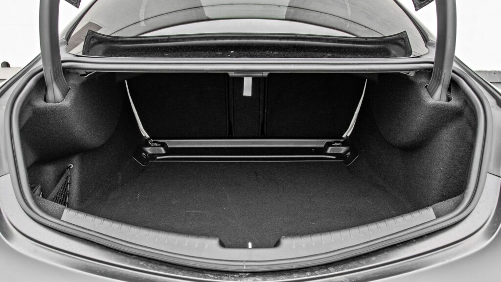 Mercedes CLE - bagażnik