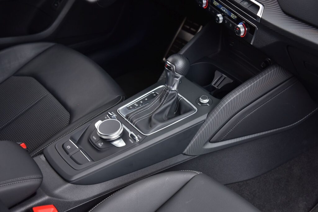 Audi Q2 konsola centralna