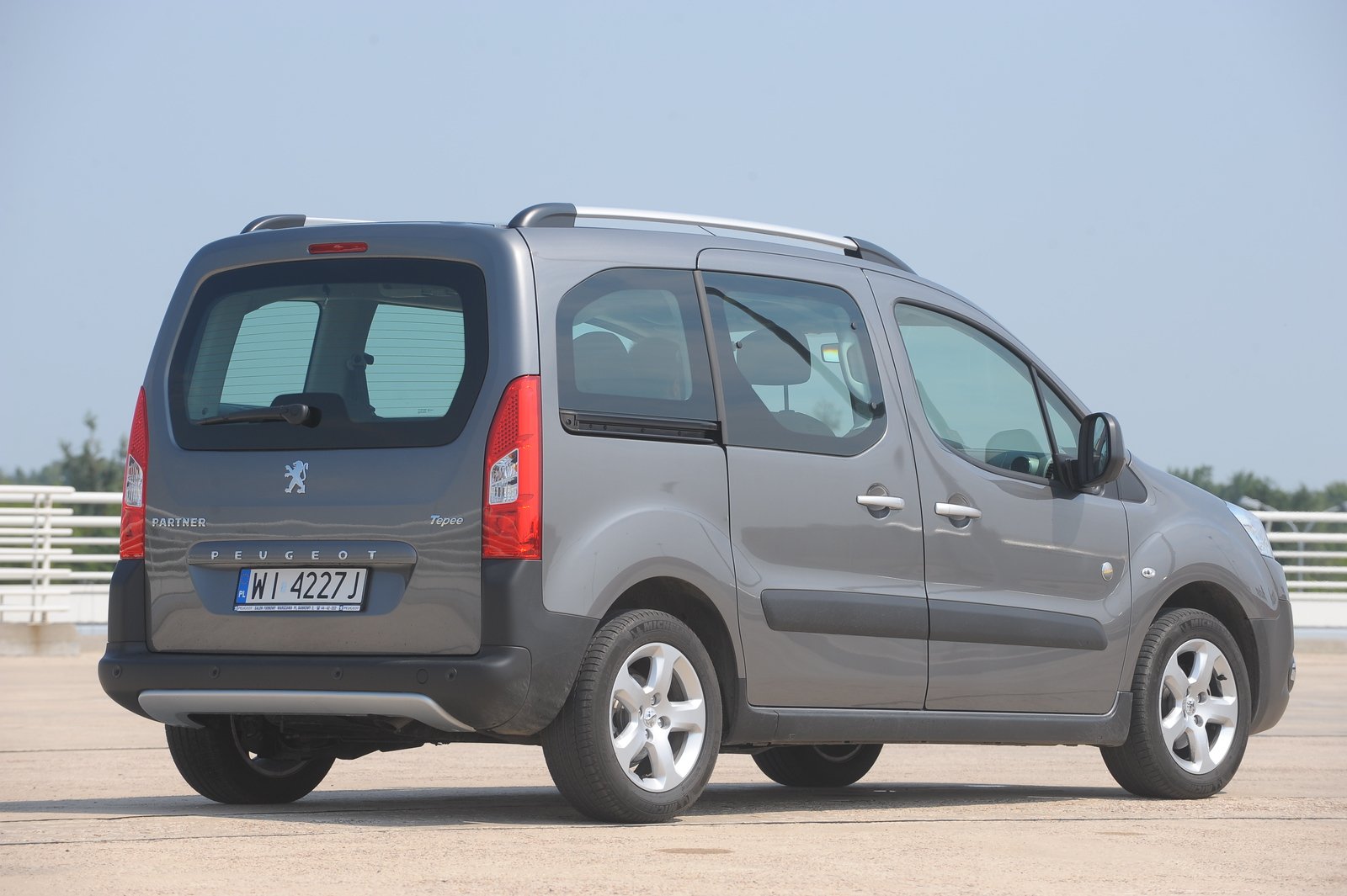 Peugeot Partner II Van 2008–2018 - żarówki tył