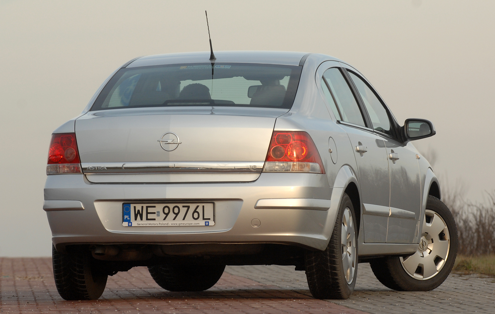 Opel Astra H Sedan 2007–2014 - żarówki tył