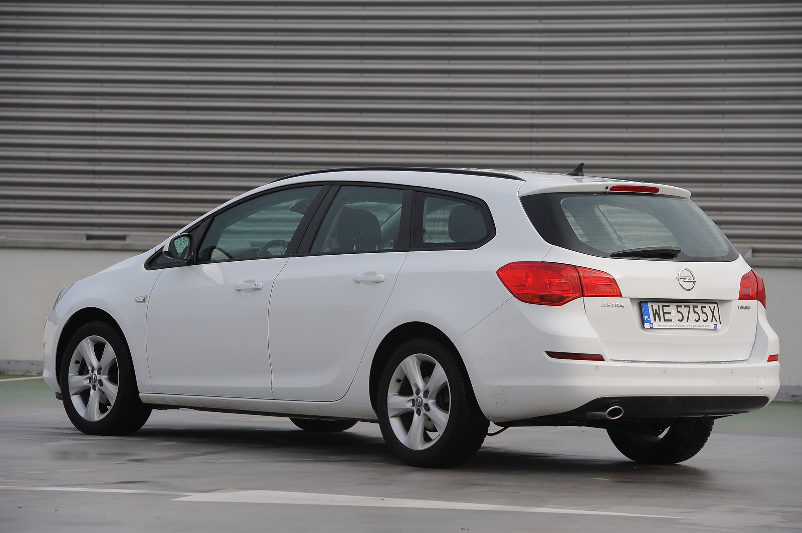 Opel Astra J Sports Tourer (ksenon) 2010–2015 - żarówki tył