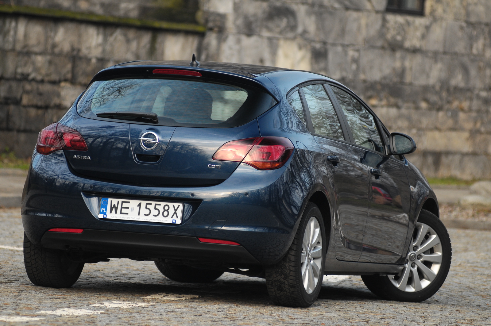 Opel Astra J (ksenon) 2009–2018 - żarówki tył