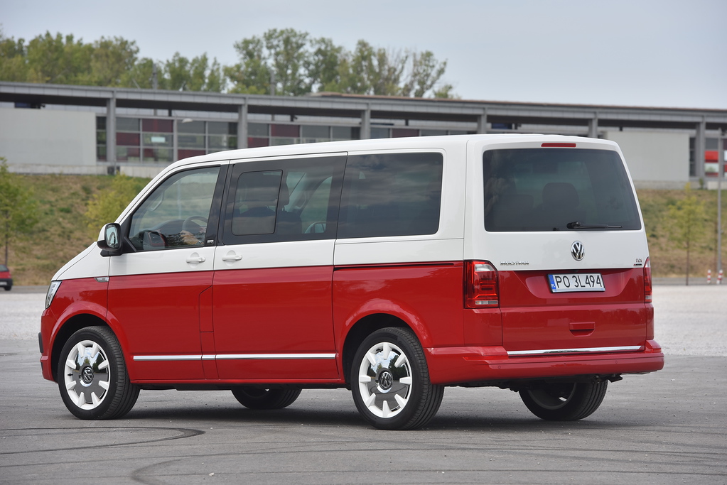Volkswagen Multivan T6 2015– - żarówki tył