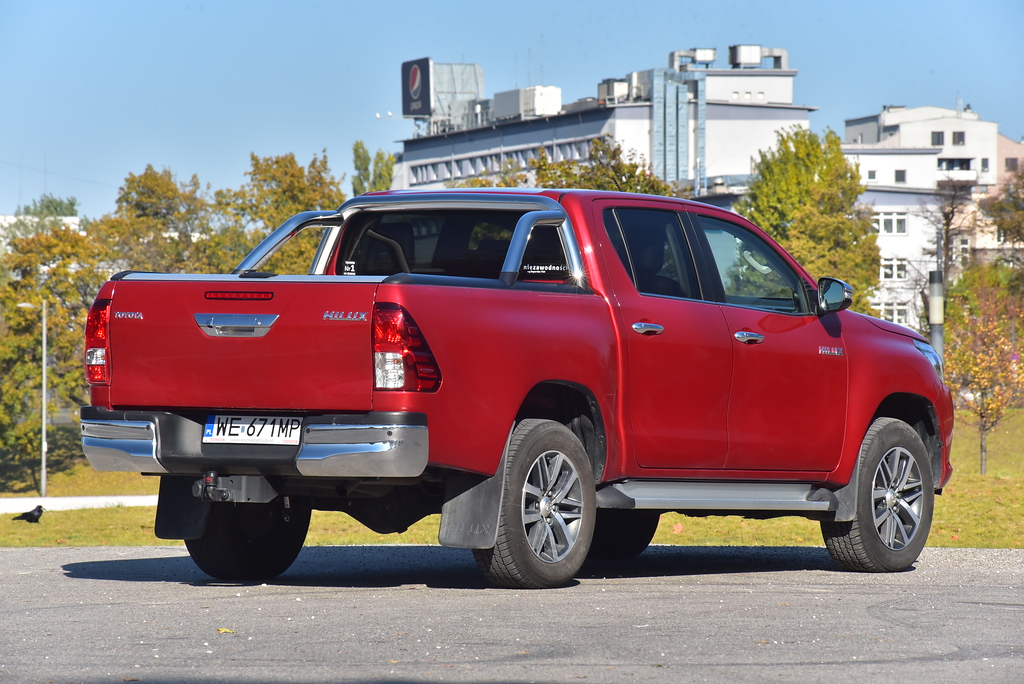 Toyota Hilux VIII 2015– - żarówki tył