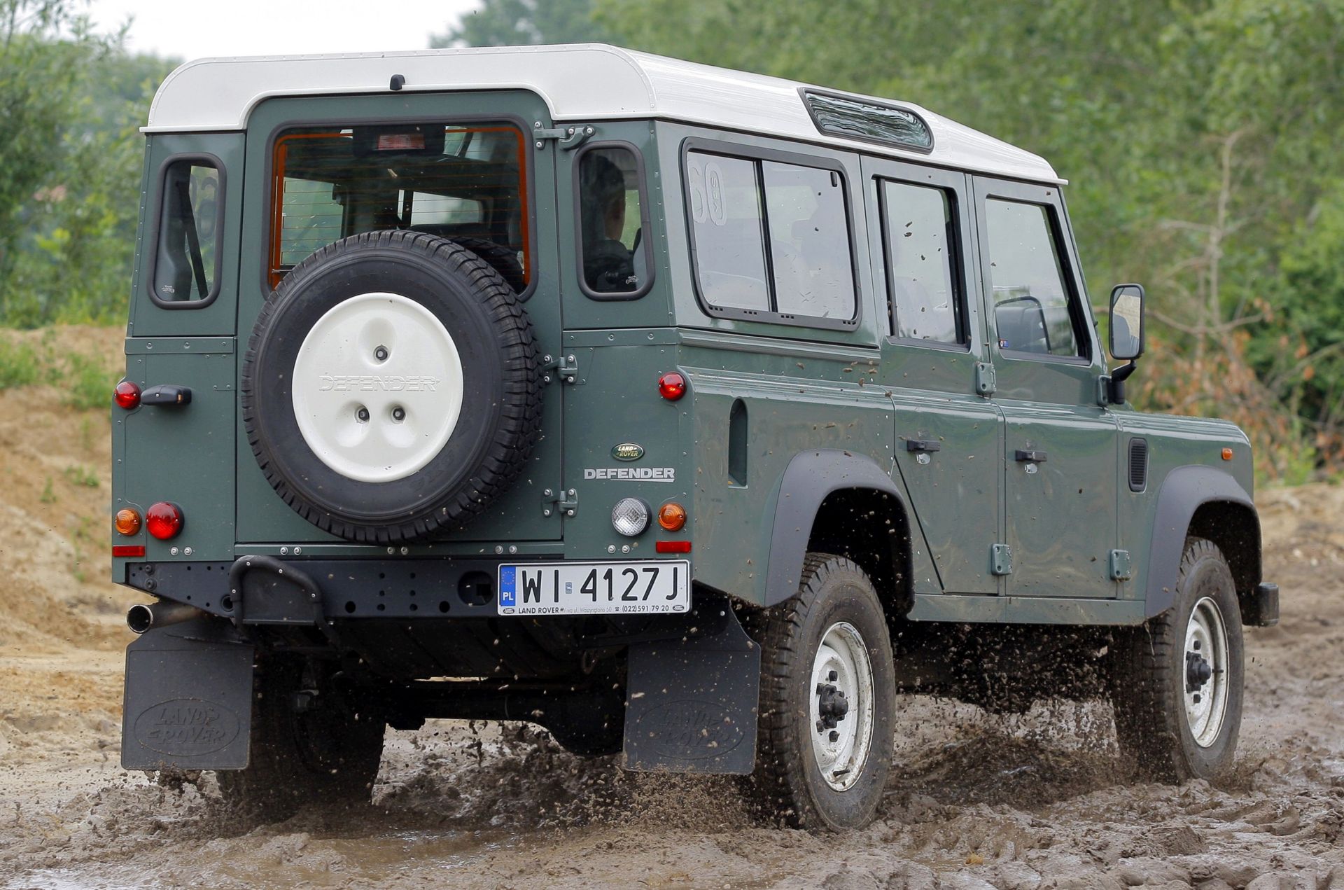 Land Rover Defender 1990–2016 - żarówki tył