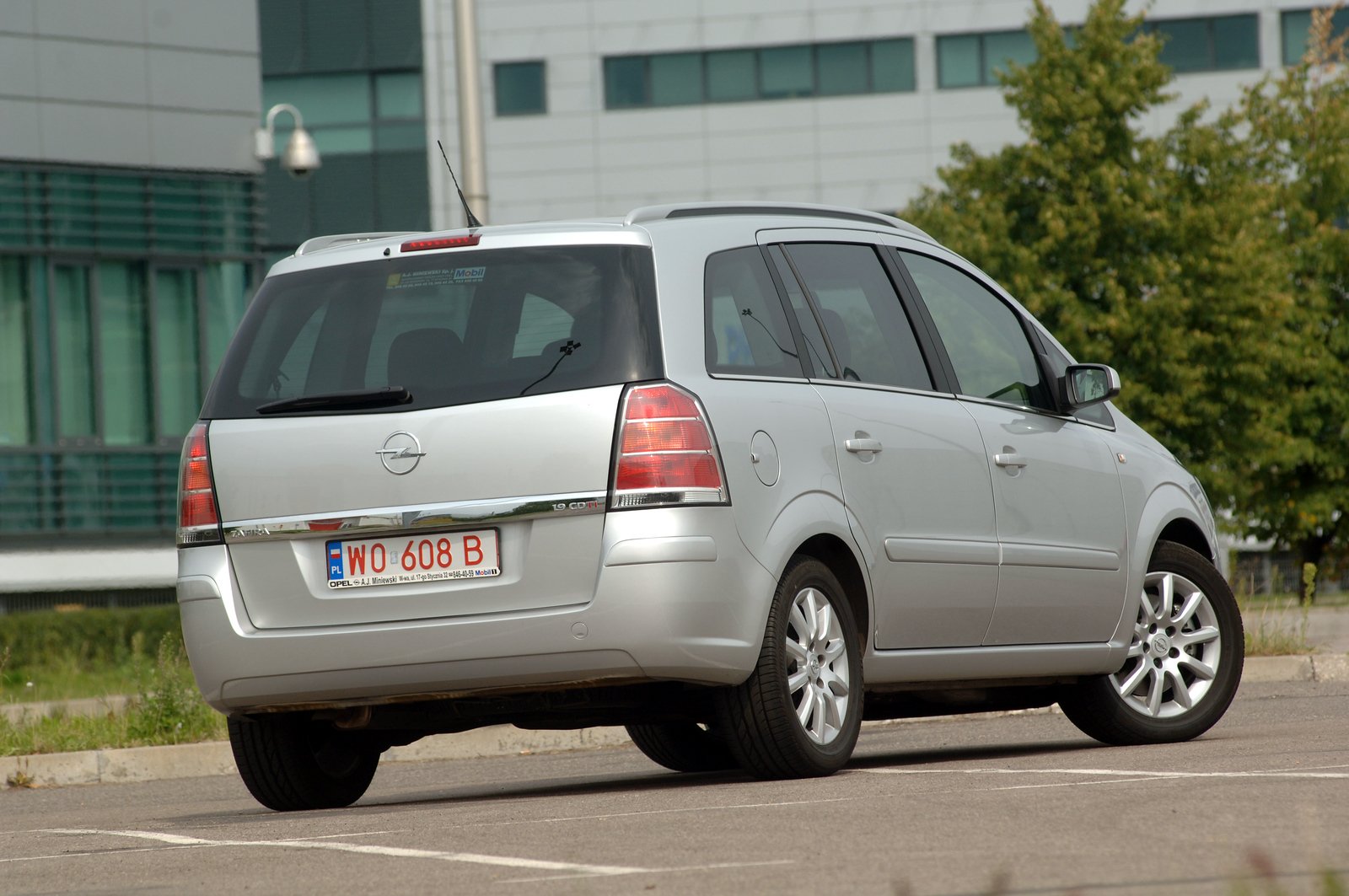 Opel Zafira B 2005–2014 - żarówki tył