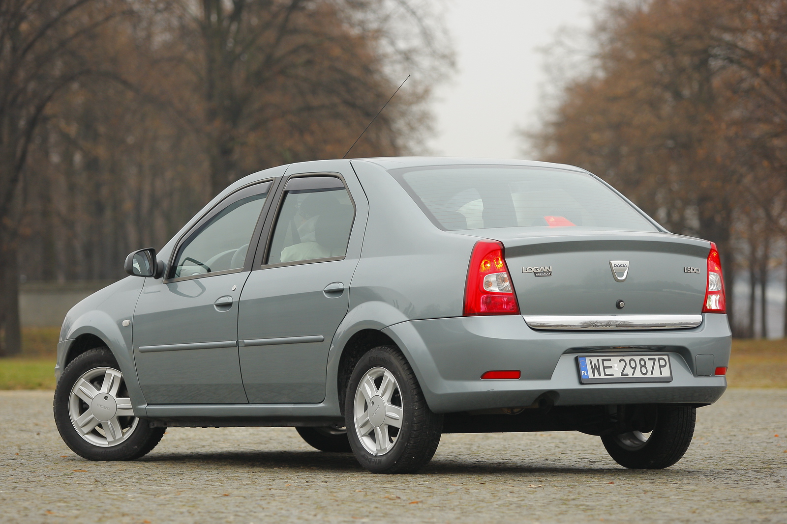 Dacia Logan FL 2006–2012 - żarówki tył