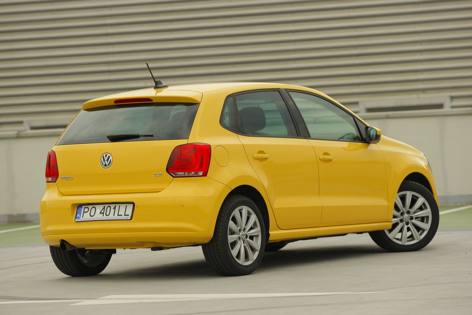Volkswagen Polo V 2009–2017 - żarówki tył