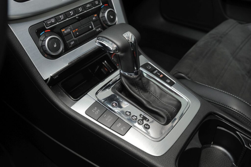 Volkswagen Passat CC konsola środkowa