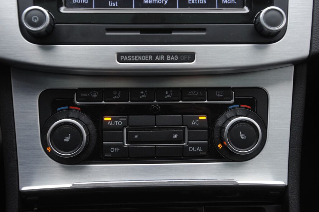 Volkswagen Passat CC panel klimatyzacji