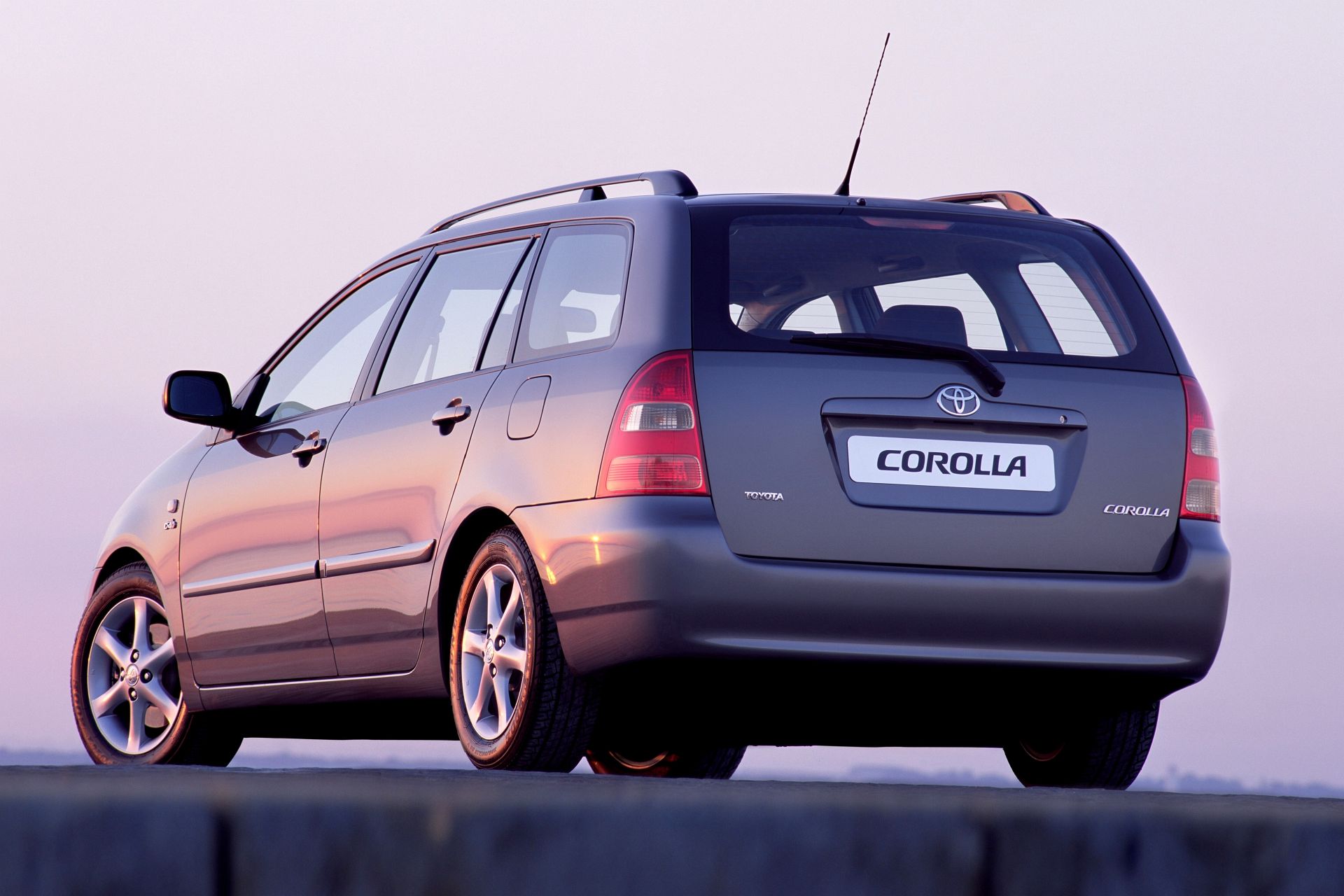 Toyota Corolla IX Kombi 2002–2007 - żarówki tył