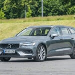 VOLVO V60 II B4 Momentum Pro 20T 211KM 8AT Geartronic FWD WN6910N 06-2021