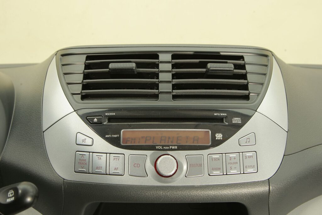 Suzuki Alto VII panel radia