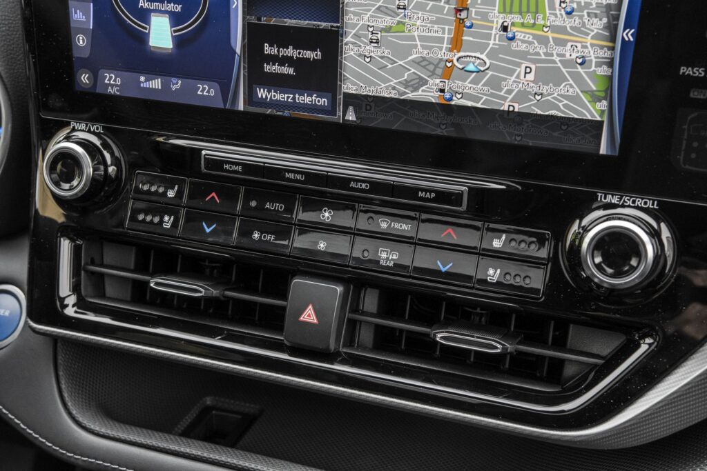 Toyota Highlander XU70 panel klimatyzacji